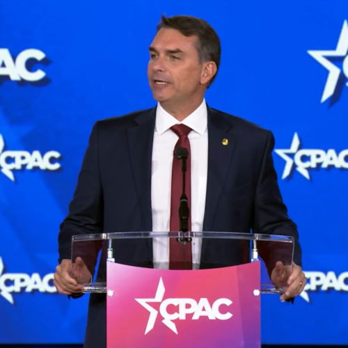 Flávio exibe foto de Lula com Maduro em evento nos EUA e gera reação